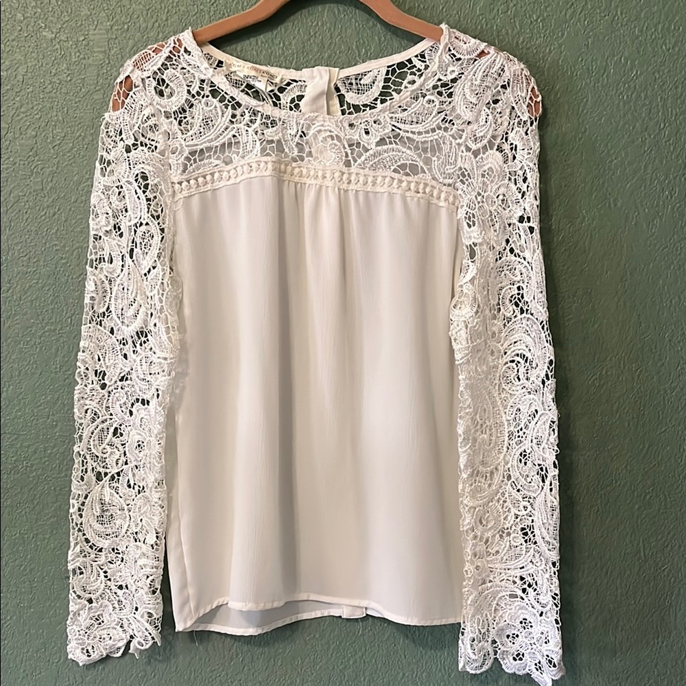 A'gaci White Lace Long Sleeve Blouse